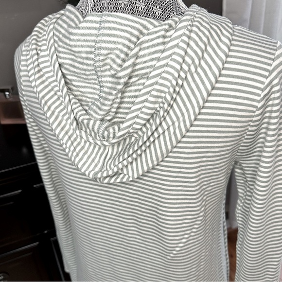 Market & Spruce Sage White Striped Lightweight Hoodie Size S - Picture 8 of 13